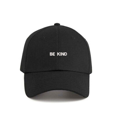 Cappellino scritta be kind nero