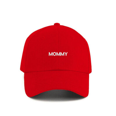 Cappellino scritta mommy ricamato rosso