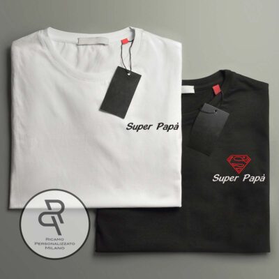 T-shirt Super Papà ricamata ripiegata